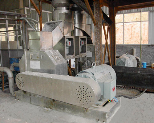 淀粉混和設(shè)備初步安裝就位